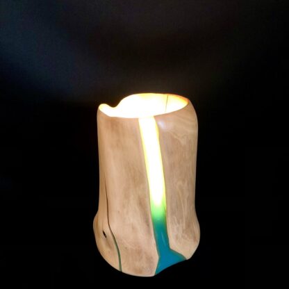 Lampe en bois et résine bleu océan (modèle "baïne")