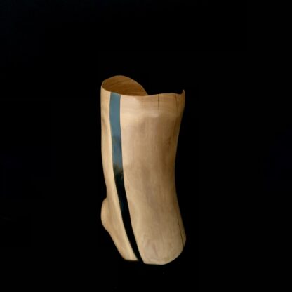 Lampe en bois d'arbousier et résine sombre – Image 2