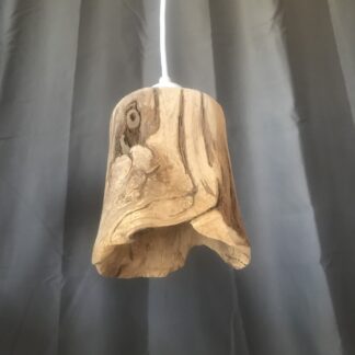 Suspension en bois flotté sculpté
