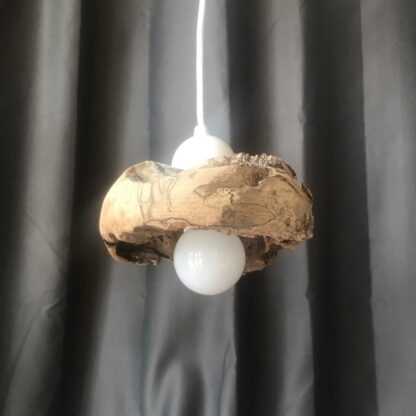 Suspension en bois flotté creusé – Image 2
