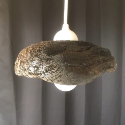 Suspension en bois flotté sombre – Image 4