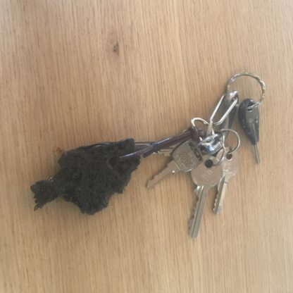 Porte-clé en bois flotté à motif dentelé