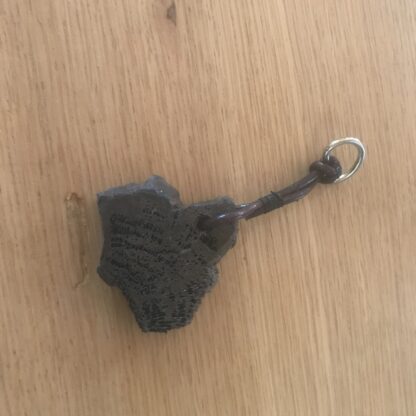 Porte-clé en bois flotté à motif dentelé – Image 4