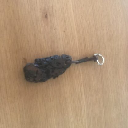 Porte-clé en bois flotté à motif piqueté – Image 3