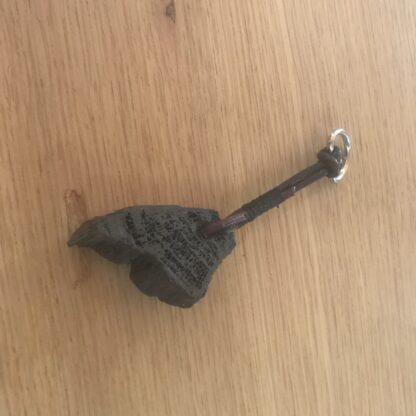 Porte-clé en bois flotté à motif dentelé – Image 5