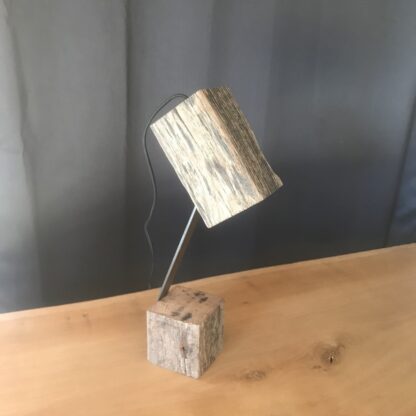 Lampe de bureau en madrier, bois ancien – Image 6