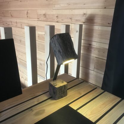 Lampe de bureau en madrier, bois ancien