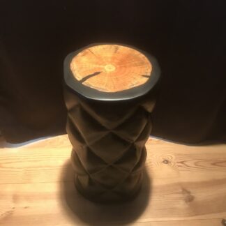 Table d'appoint motif peau de serpent