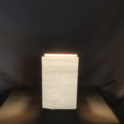 Lampe en chêne à motif gravé Fibonacci – Image 2