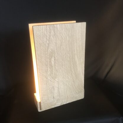 Lampe en chêne à motif gravé Solaire – Image 4